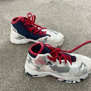 Steph Curry basketball shoes; Under Armour; boys size 5/girls 6.5